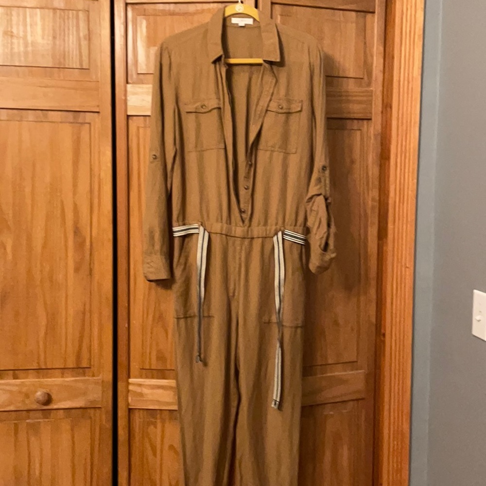 Like new, Loft tan belted jumper